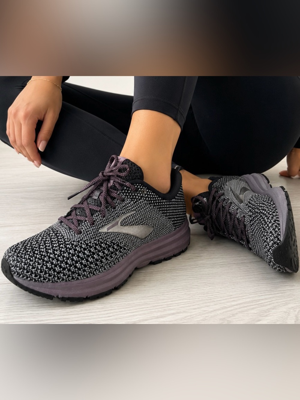 Brooks Women's Black & Gray Knit Athletic Shoes